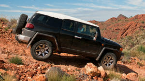 2014-fj-cruiser-features-off-road FJ Cruiser off road